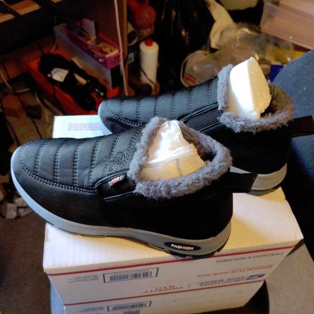 NWOT Cute ladies black ankle boots size 38(7.5)
